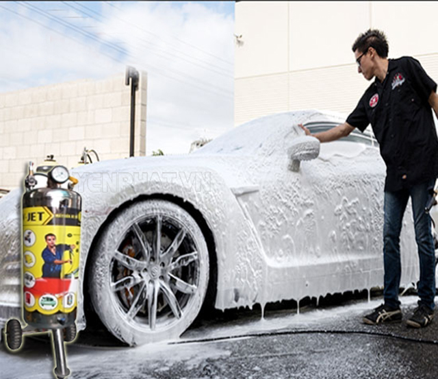 Bình bọt tuyết là thiết bị không thể thiếu trong các cửa hàng rửa xe
