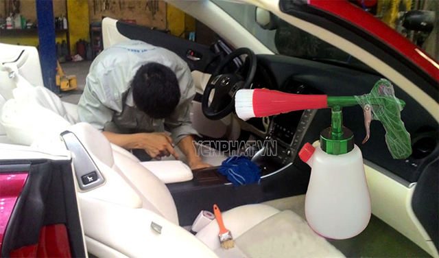 Súng dọn nội thất ô tô Kocu có khả năng làm sạch mọi vết bẩn trên xe