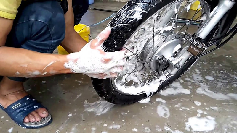 Tổng hợp 21 dụng cụ rửa xe máy tốt nhất hiện nay 11 Bộ dụng cụ rửa xe máy đúng chuẩn tại nhà gồm những thiết bị gì?
