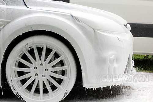 Rửa xe bằng dung dịch bọt tuyết