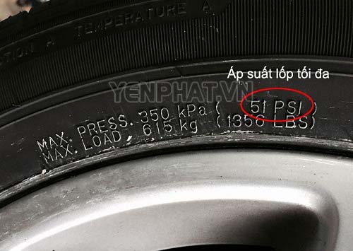 Thông số áp suất tối đa được hiển thị trên lốp ô tô