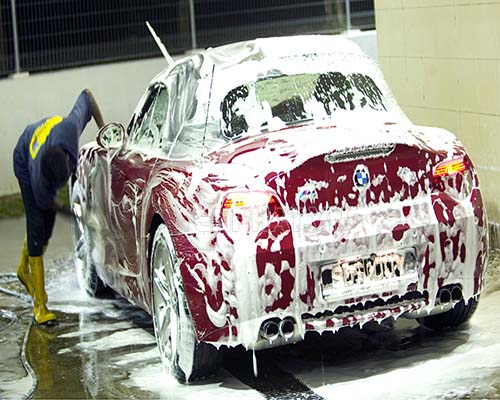 Đừng “dại dột” dùng dầu gội đầu để rửa xe