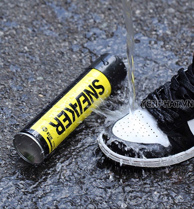 Bình xịt nano chống thấm Sneaker “vượt cạn” ngày mưa