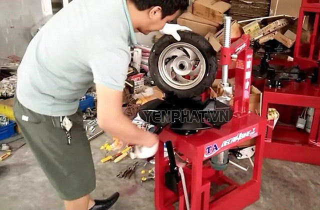 sửa chữa máy ra vào lốp