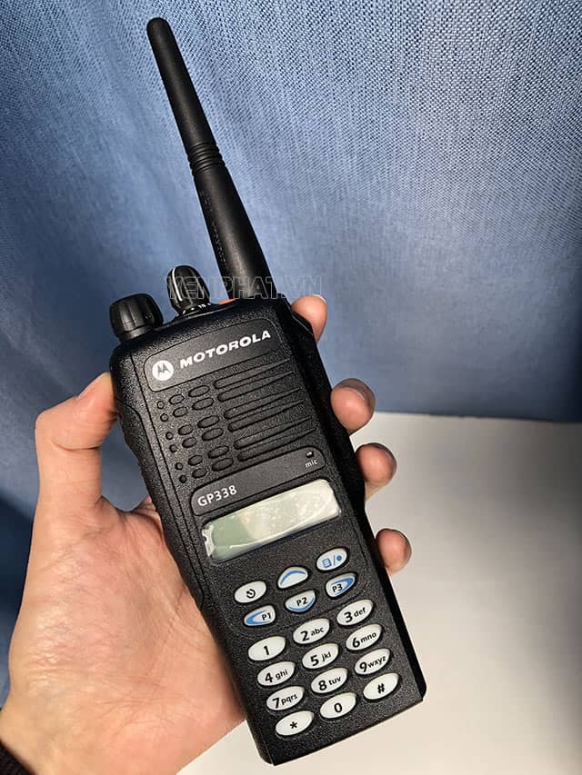 Motorola GP-338(IS) có thiết kế vừa tay cầm