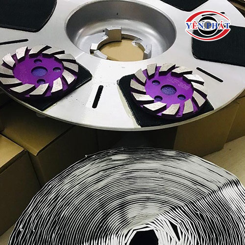Đĩa mài bê tông SF03 12 lưỡi có miếng dán 2