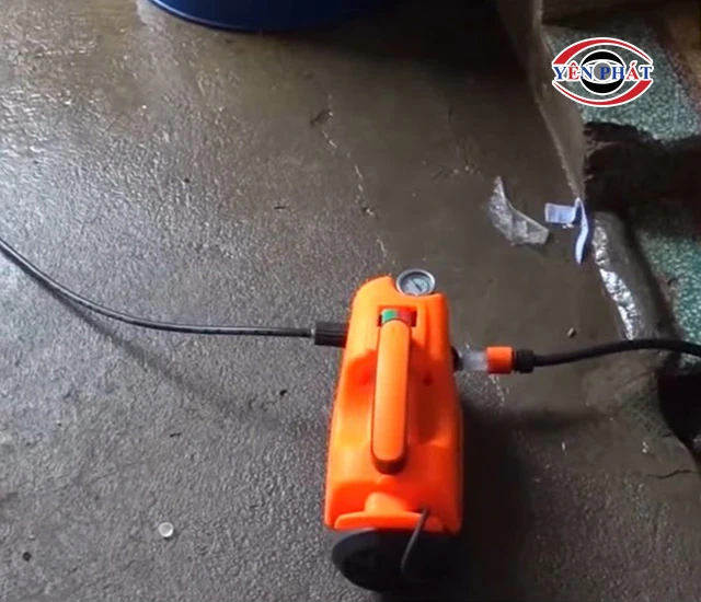 máy rửa xe crika hà lan