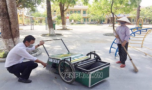Xe quét rác tự chế được sử dụng tại các trường học